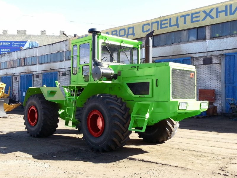 Трактор Кировец к 704