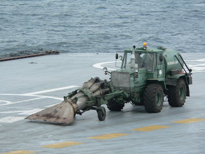 Трактор т-150 на авианосце Кузнецов