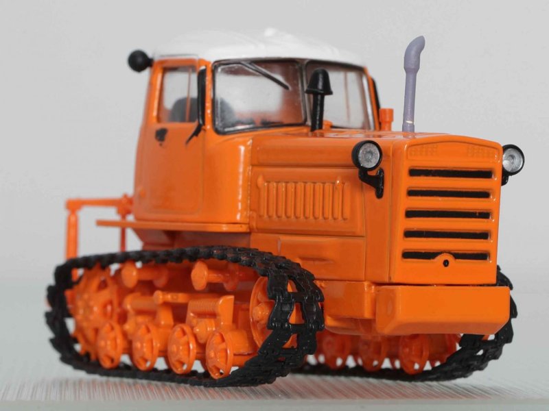 Т-150 трактор гусеничный и ДТ 75