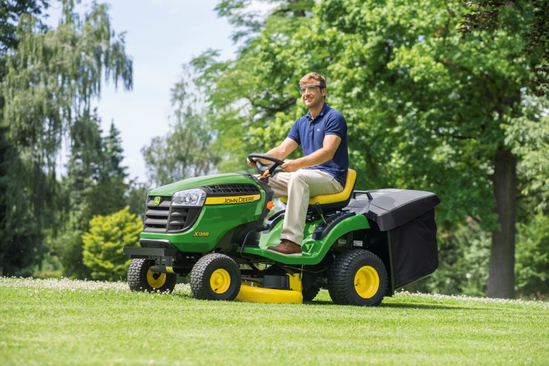 John Deere x127