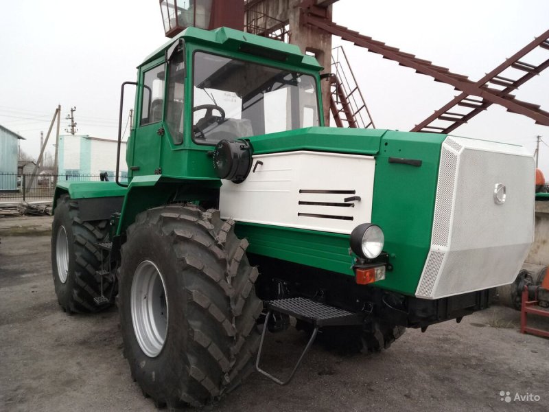 Трактор ХТА 220