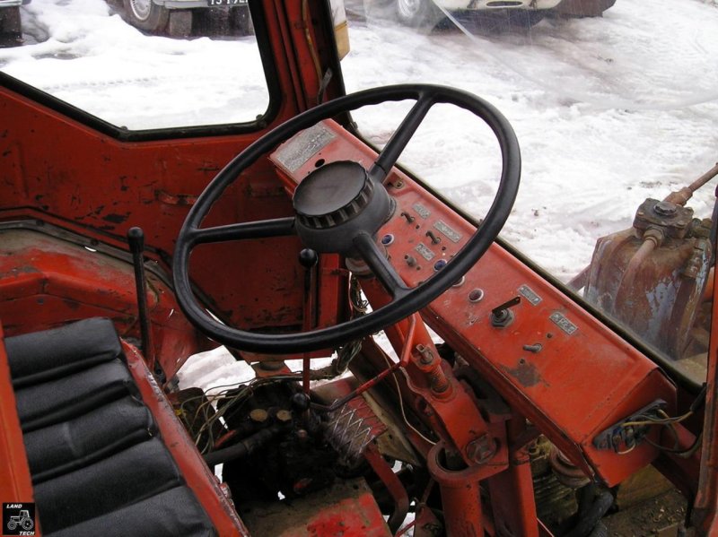Кабина трактора т-25