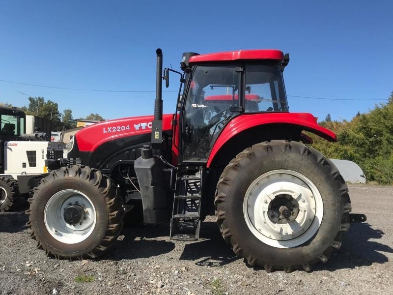 Трактор 220 YTO