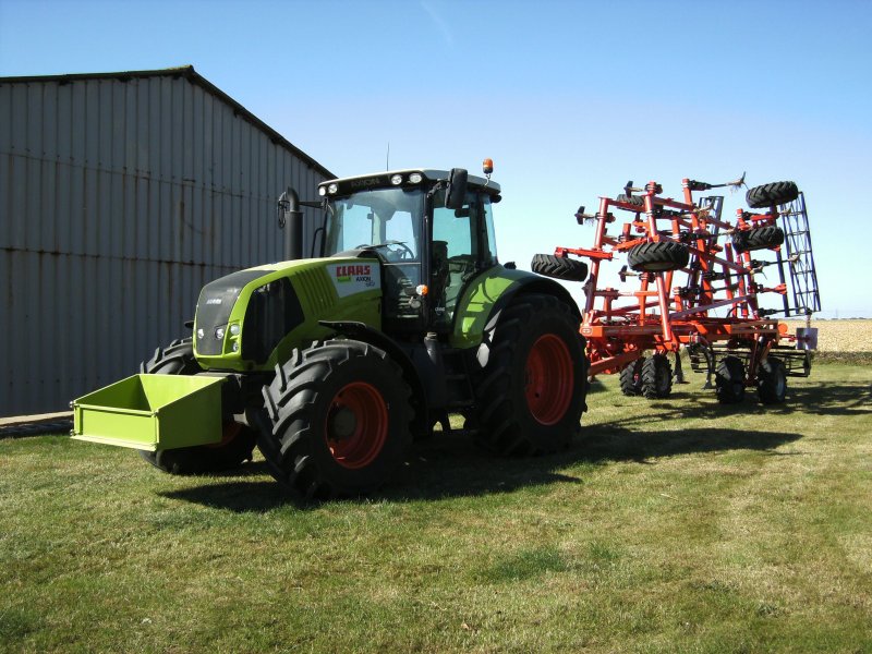 CLAAS Axion 810