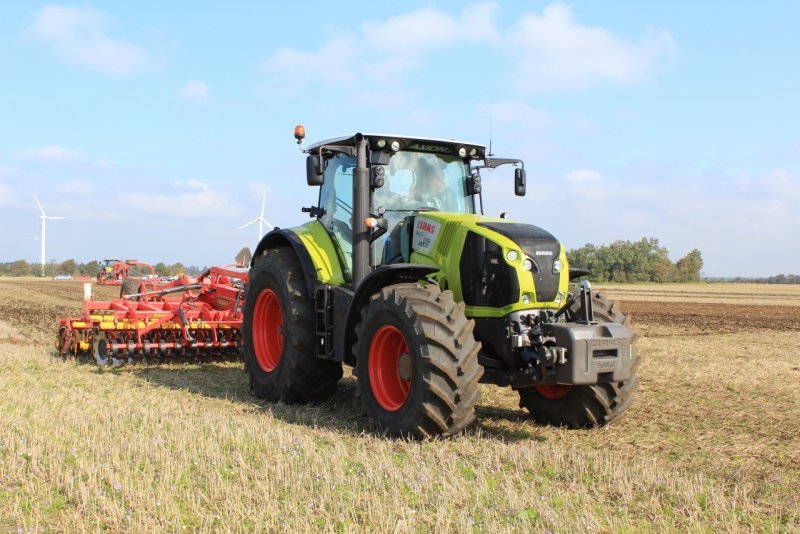 Сельскохозяйственная машина CLAAS Axion 950