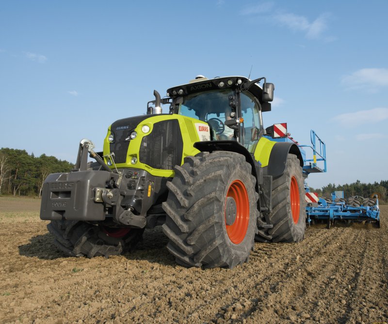 Трактор CLAAS