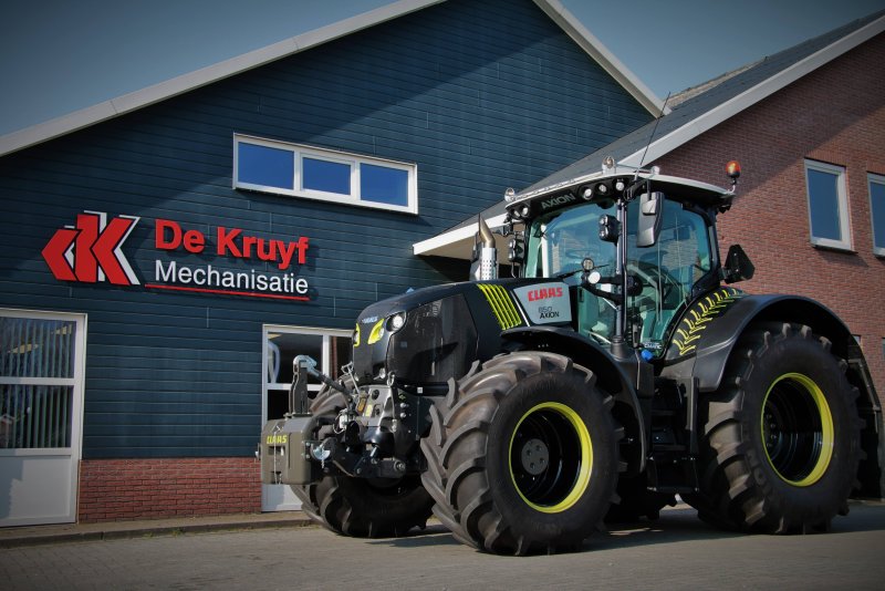CLAAS Axion 850 Black