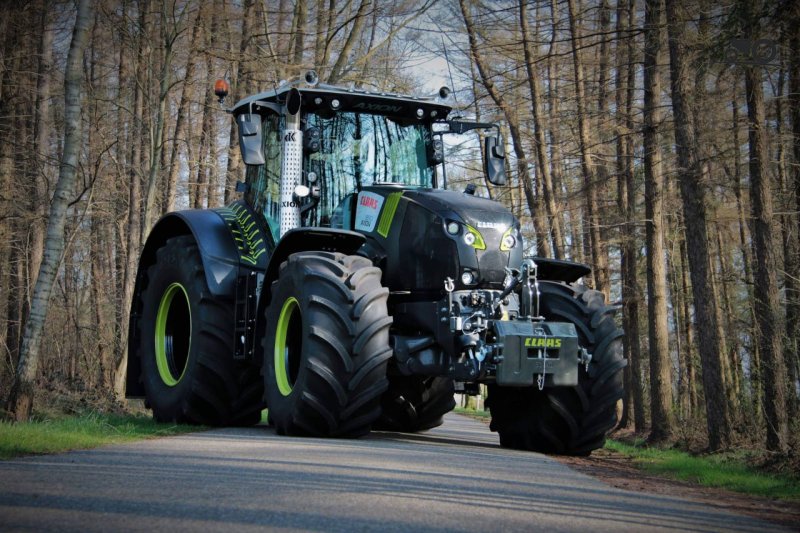 CLAAS Axion 850