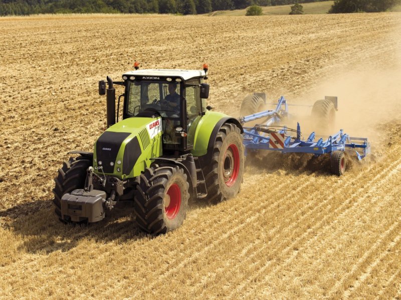 CLAAS Axion 850 культивация