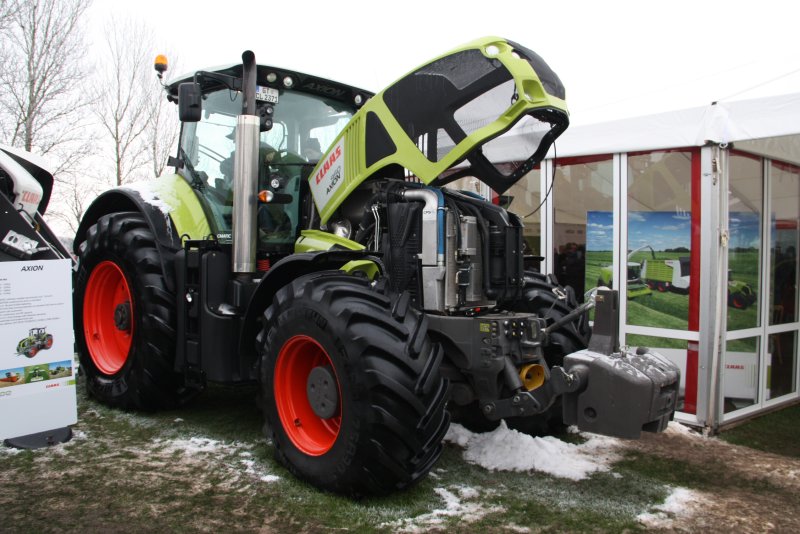 Трактор Axion 950