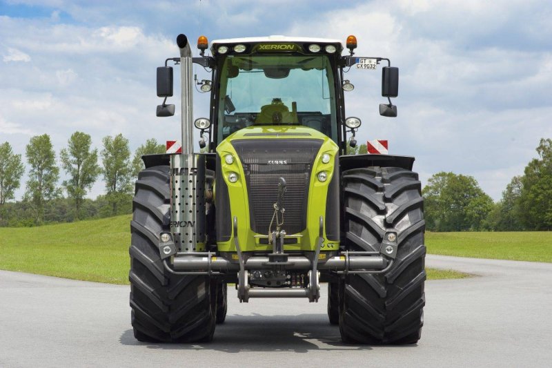 Трактор CLAAS Xerion