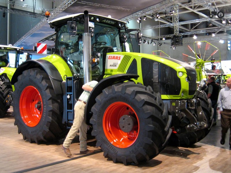Клаас Аксион 950