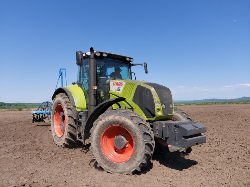 Axion 820 трактор