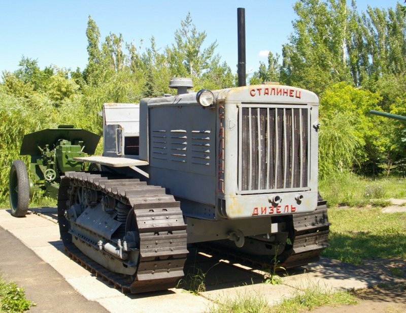 Сталинец-65 трактор