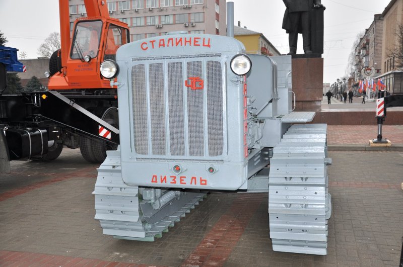 Трактор тягач Сталинец