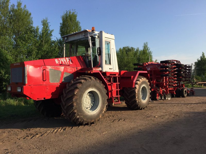 Трактор Кировец к-744р2