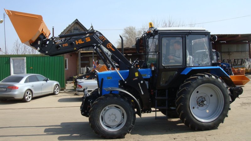 Трактор МТЗ 82.1 экскаватор