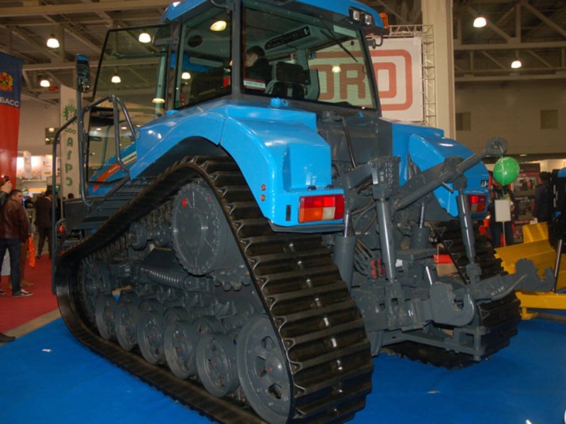 Гусеничный трактор Агромаш тг-150