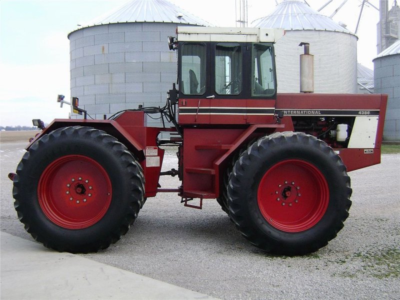IH 4366 трактор