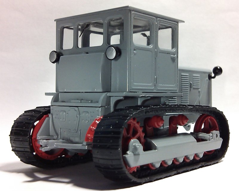 Модель трактора т-100