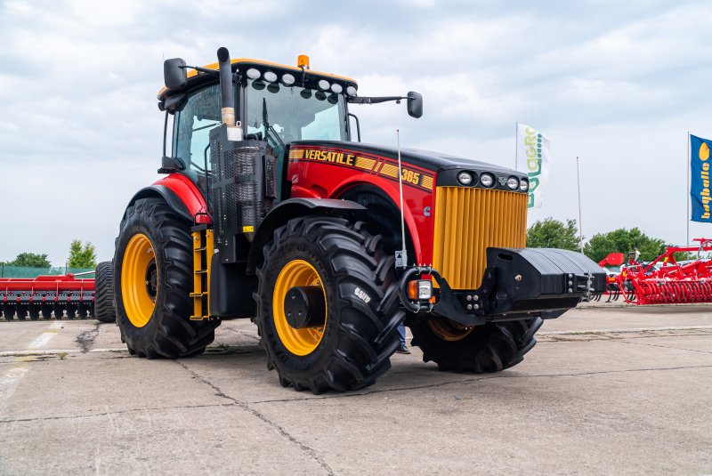 Трактор versatile 370