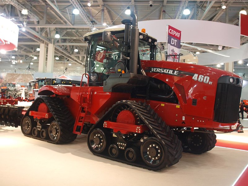 Гусеничный трактор versatile dt460