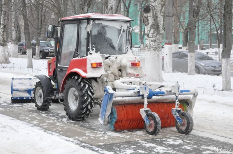 Брактор Беларус уборка снега
