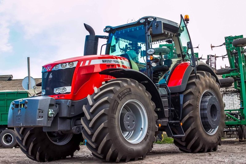 Трактор Massey Ferguson, mf8737