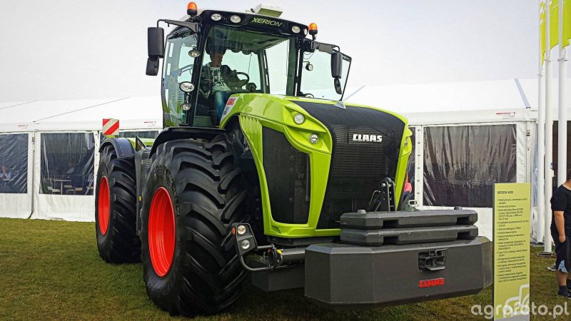 Трактор CLAAS Xerion