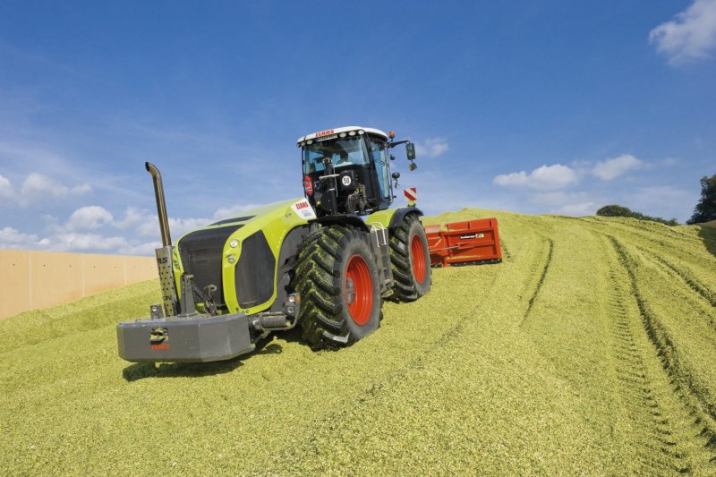 Трактор CLAAS Xerion