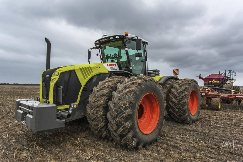 Трактор CLAAS Xerion