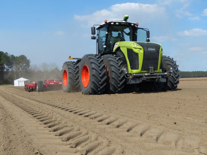 Трактор CLAAS Xerion
