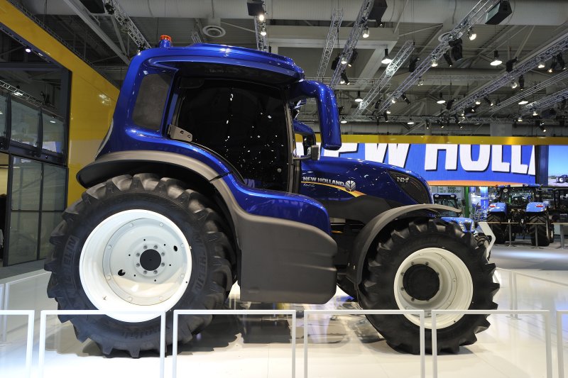 New Holland 2022 трактор