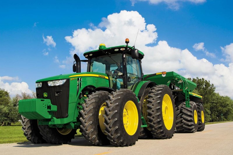 John Deere трактор 8130