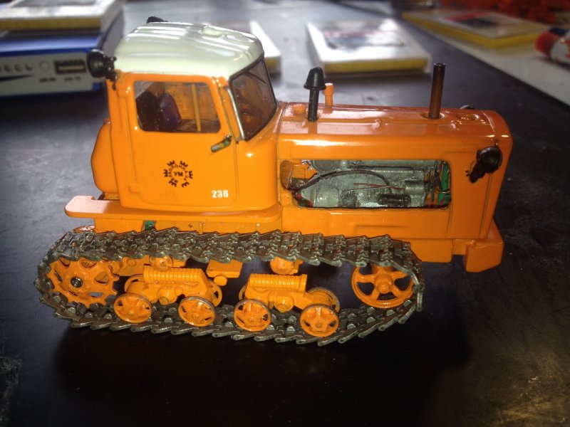 ДТ 75 Hachette