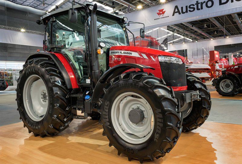 Трактор Massey Ferguson 6713