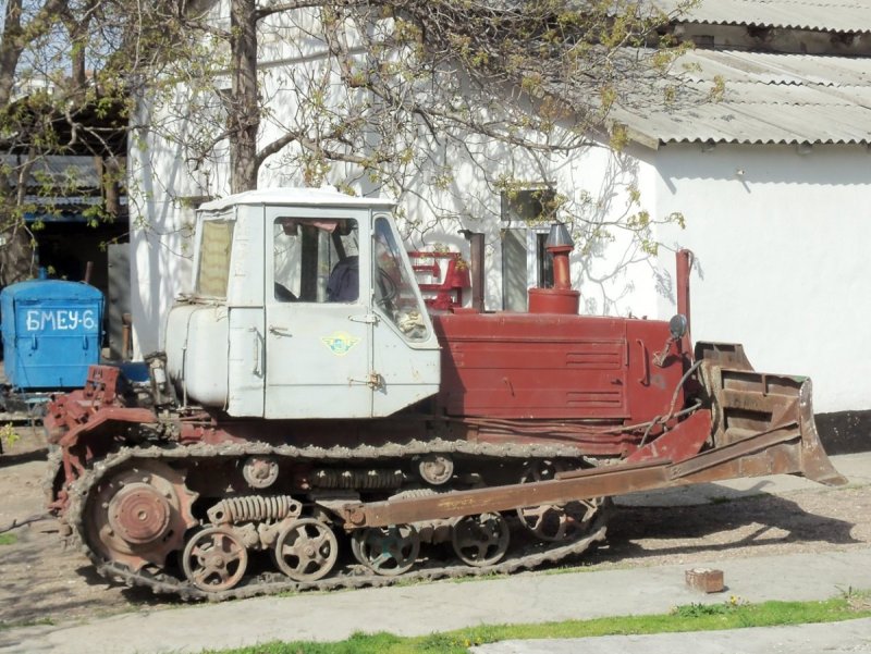 Трактора ХТЗ Т 150 гусеничный