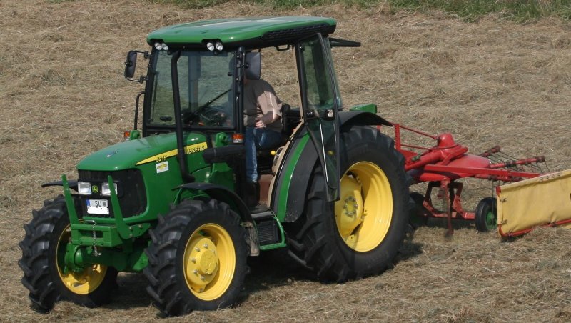 John Deere 240 3 цилиндра
