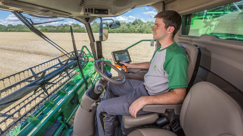 Кабина комбайна John Deere s 760 i