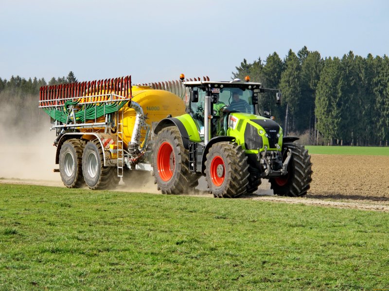 CLAAS Axion 830 2022
