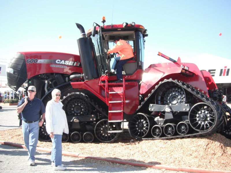 Трактор Case Quadtrac-600.