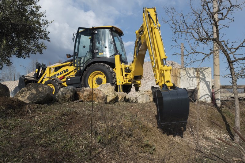 Экскаватор-погрузчик Komatsu wb93r