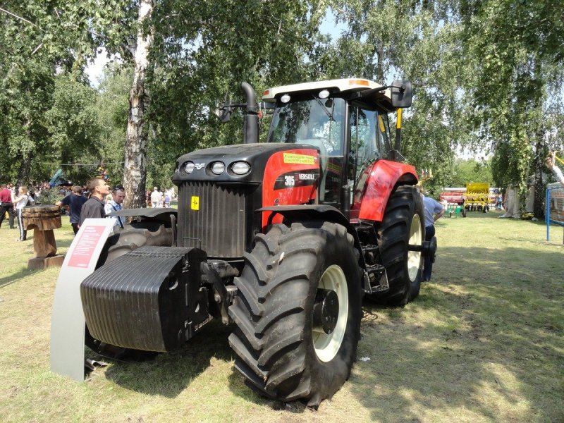 Трактор versatile 305