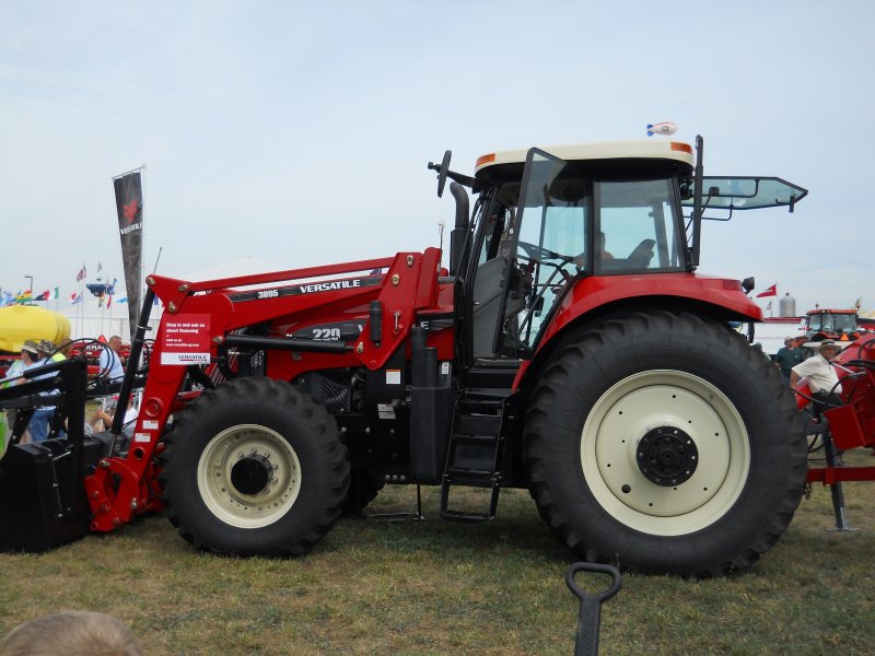 Трактор versatile Buhler 220