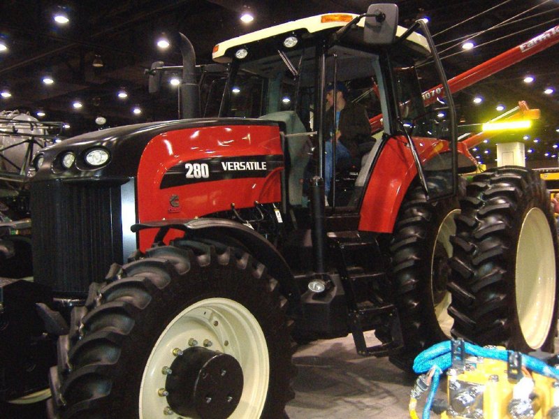 Трактор Buhler versatile