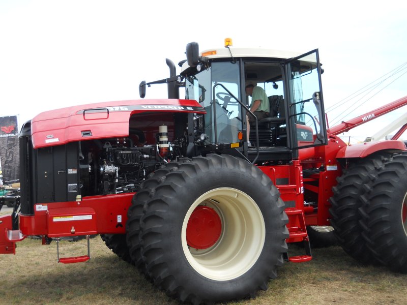 Трактор Buhler versatile 2375