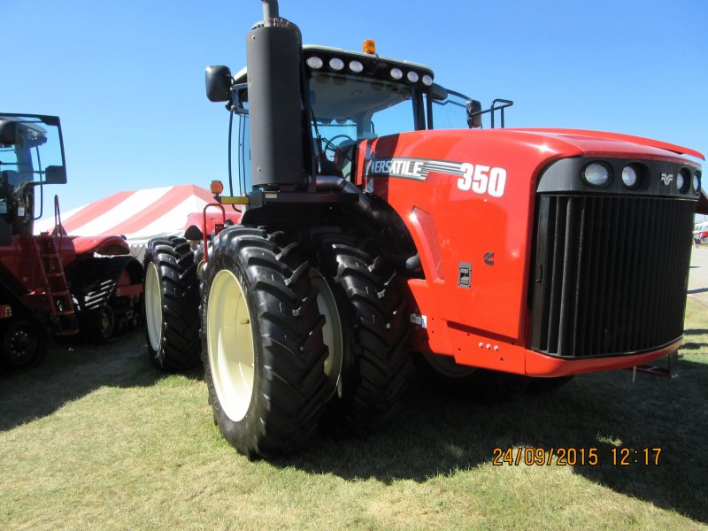 Versatile 4wd 305