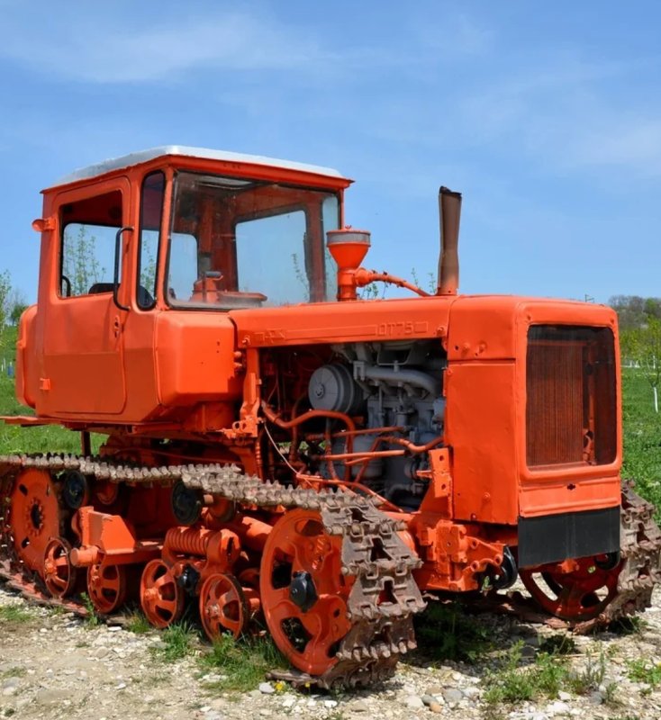 ДТ-75 трактор гусеничный