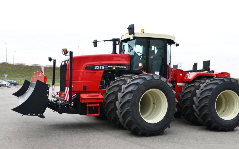 Трактор Ростсельмаш versatile 2375