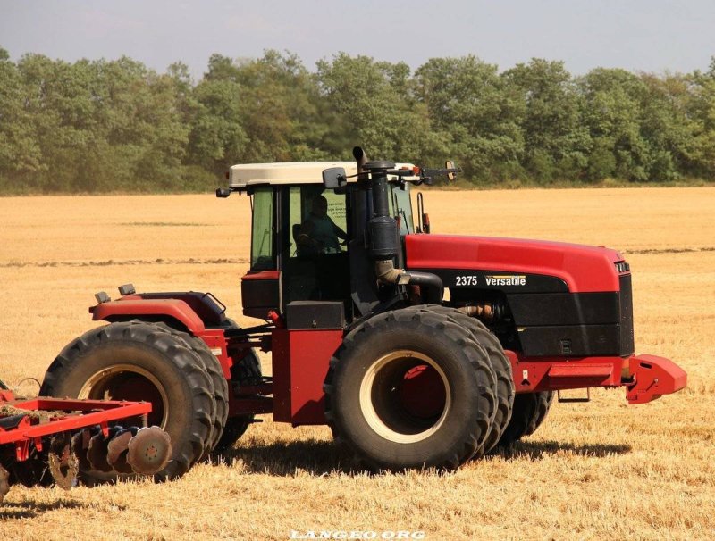 Трактор Buhler 2375